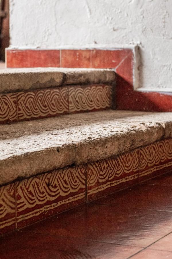 Casa Del Balam Merida Exterior photo Detail of the steps