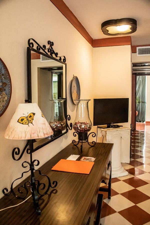 Casa Del Balam Merida Exterior photo A lampshade