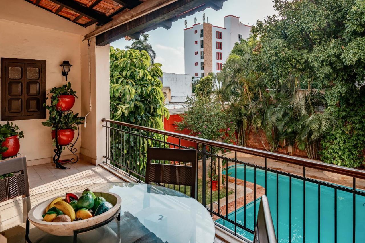 Casa Del Balam Merida Exterior photo A balcony in a house