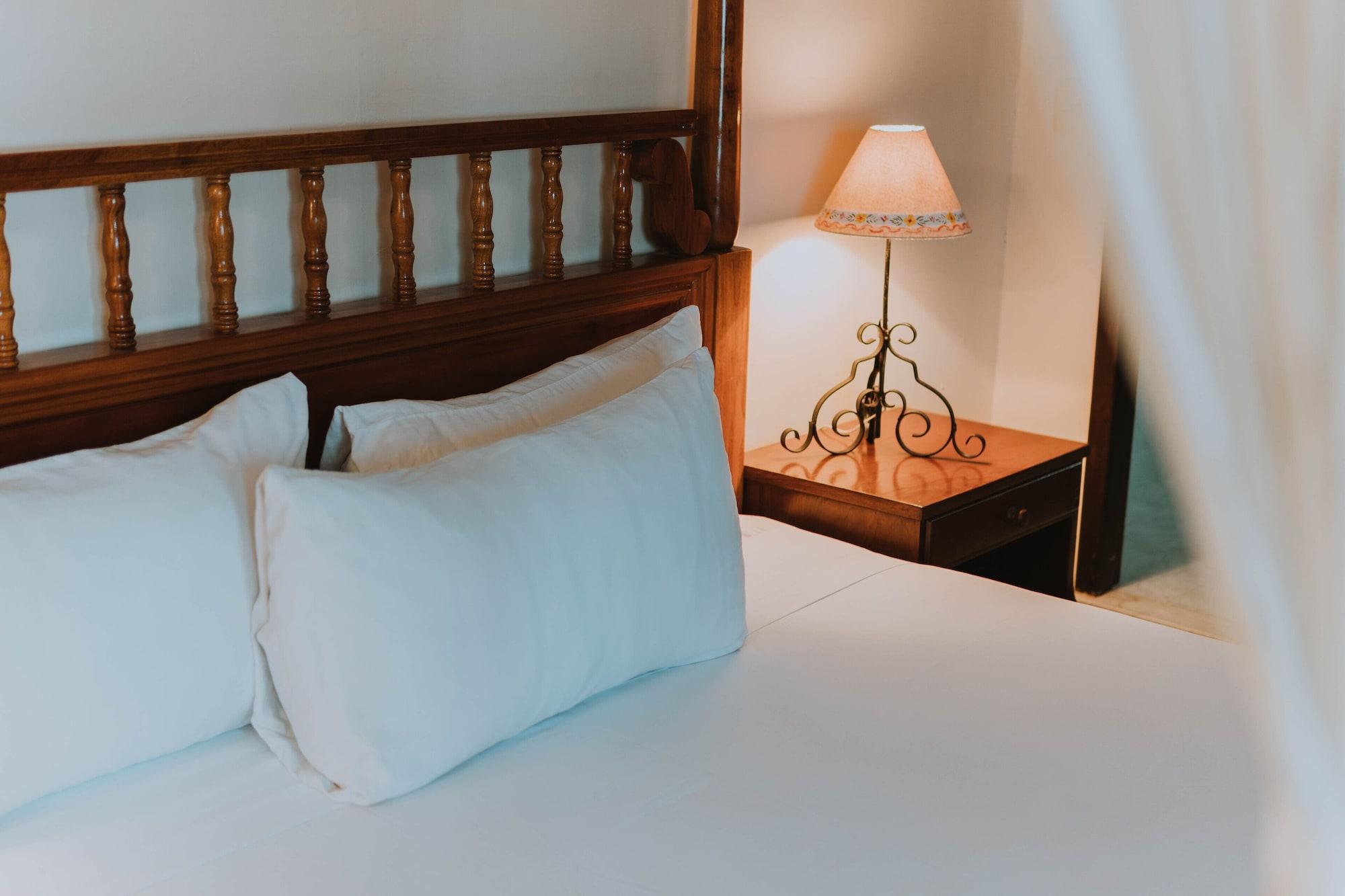 Casa Del Balam Merida Exterior photo A bed with two pillows